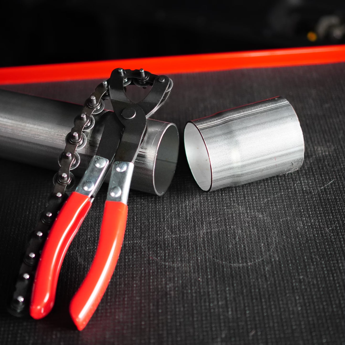 Heavy-Duty Exhaust Pipe Cutter Wrench - Professional Carbon Steel Chain Tubing Tool for Mild Steel, Aluminum & Copper