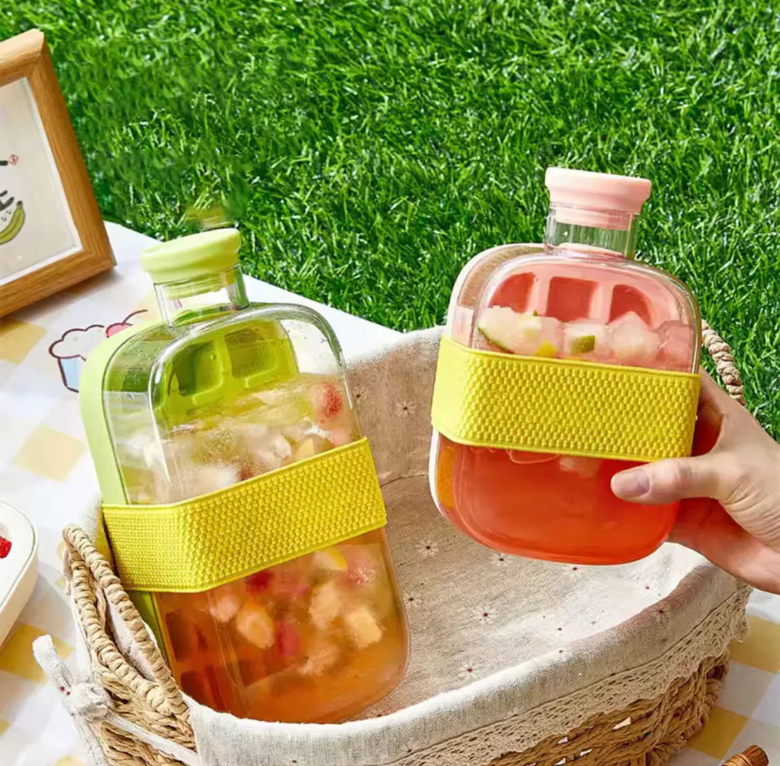 2-in-1 Refreshing Ice Cube Tray - Portable Cup