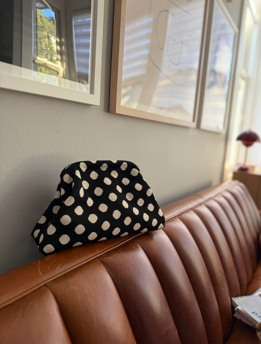 Retro Kisslock Knit Clutch Bag – Roomy, Soft & Stylish