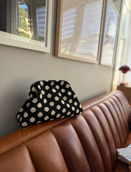Retro Kisslock Knit Clutch Bag – Roomy, Soft & Stylish