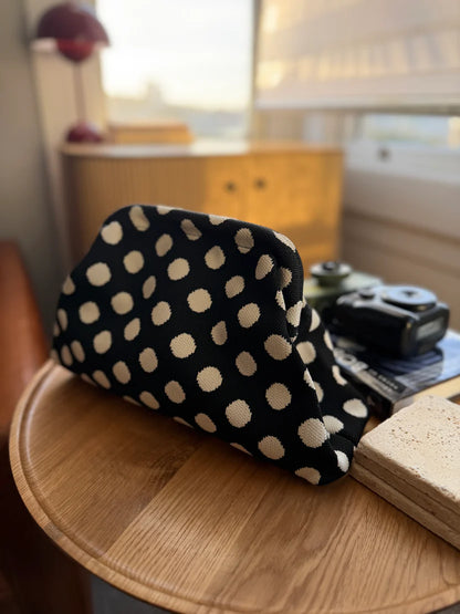 Retro Kisslock Knit Clutch Bag – Roomy, Soft & Stylish