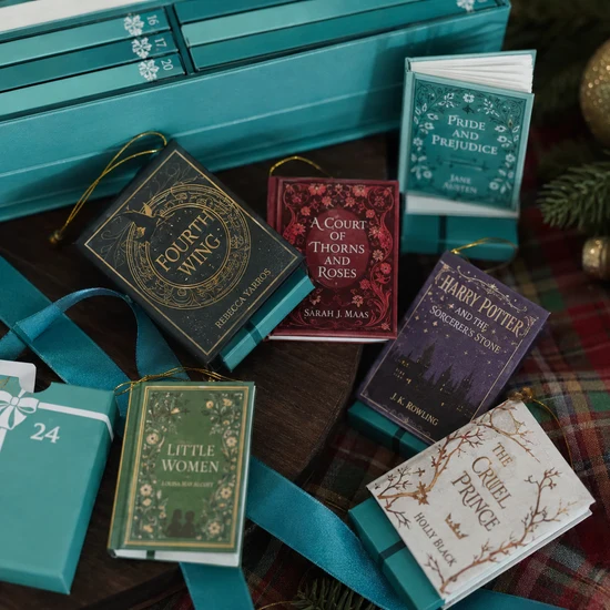25-Day Mini Book Ornament Advent Calendar