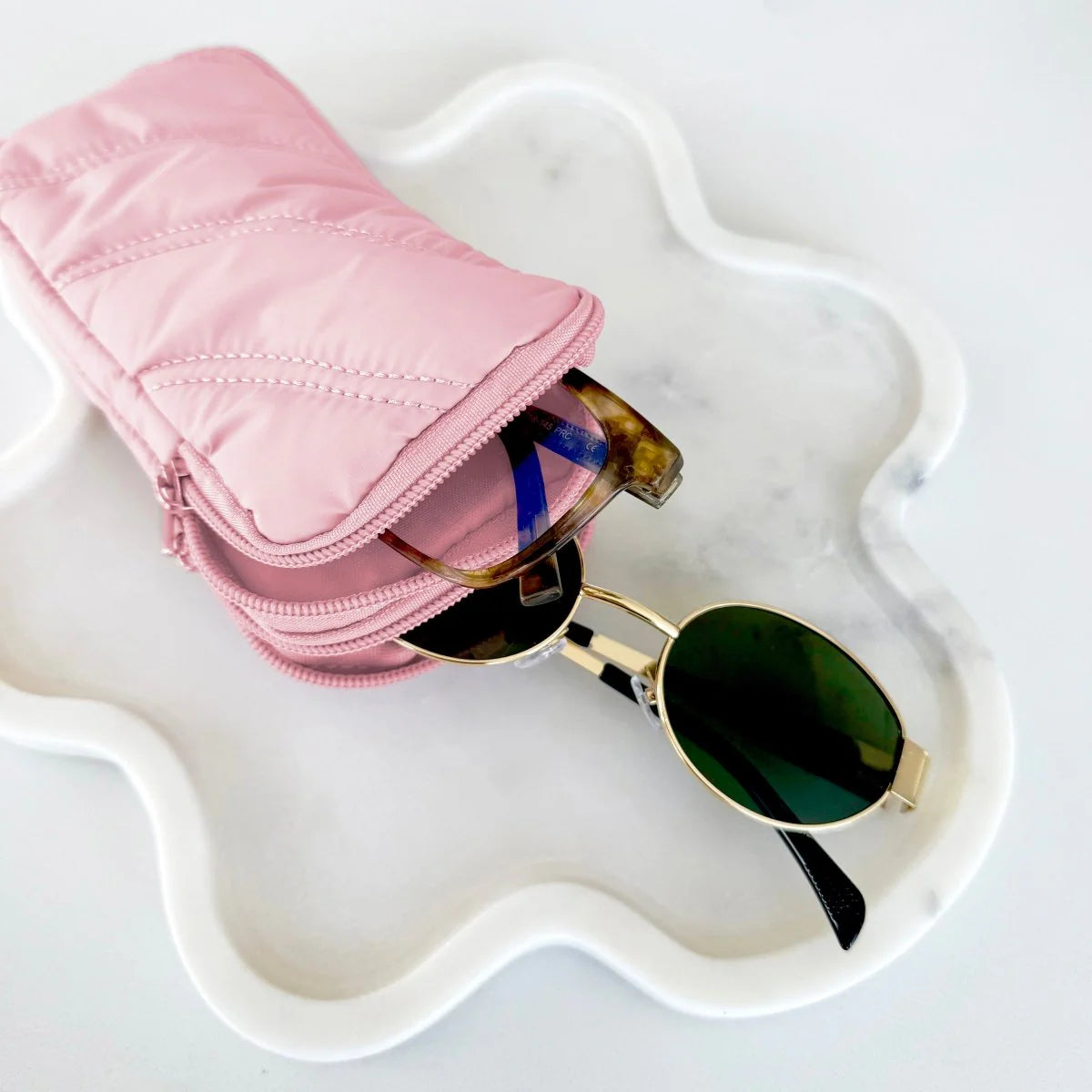 The Pouch System（Well-organized travel storage system）