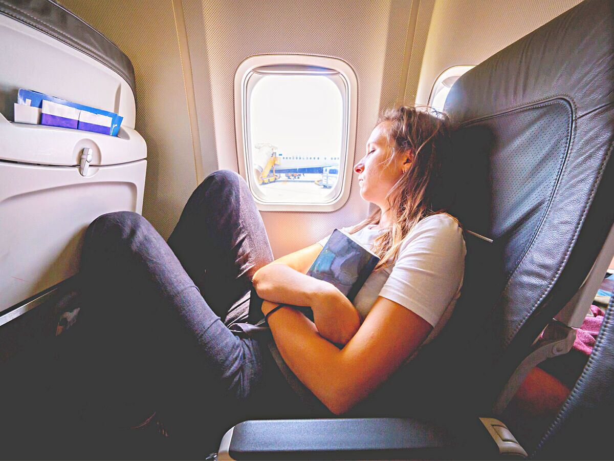 Airplane Foot Rest Hammock for Long Flights（Free storage bag and sleep set）